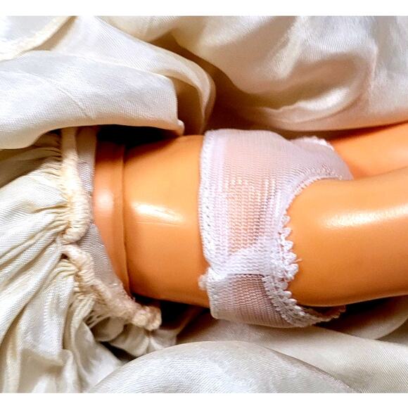 19" 50s Vintage Teenage High Heel Fashion Doll~ Wedding Dress & Heels By Uneeda - Picture 10 of 16